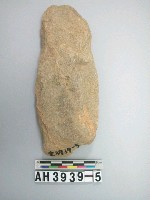 藏品(中長條形斜刃打製石斧)的圖片